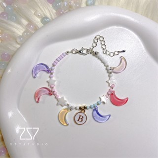 🌙สร้อยข้อมือ แฮนด์เมด Colorful Moon จี้ A-Z 🌙