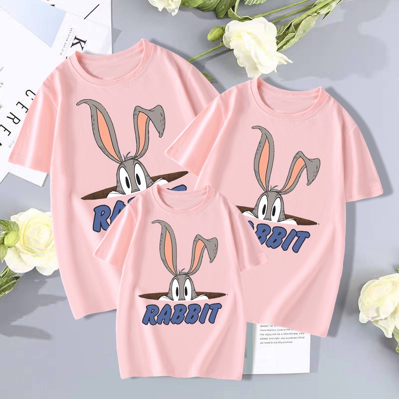 พร้อมส่ง-เสื้อยืด-ผ้าฝ้ายแท้-พิมพ์ลายกระต่ายน่ารัก-สีชมพู-แฟชั่นฤดูร้อน-สําหรับครอบครัว-และเด็กผู้ชาย-และเด็กผู้หญิง