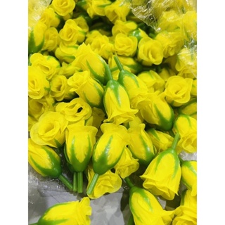 ดอกกุหลาบ ดอกกุหลาบตูมสีเหลือง ดอกกุหลาบปลอมสีเหลือง 1ถุง50ดอกดอกกุหลาบตูมอย่างดี