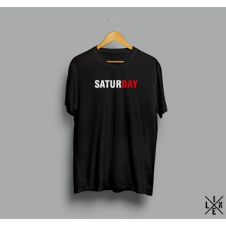 เสื้อยืด พิมพ์ลาย Xline Kaos Distro Days Series SATURDAY สําหรับผู้ชาย