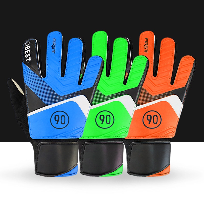 ภาพหน้าปกสินค้าHot 1 Pair Gloves Protective Anti-Collision Faux Leather Children Goalkeeper Gloves for Football Game