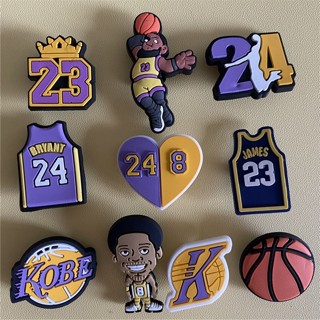 จี้โลโก้ NBA Jibbits Charm Kobe Bryant น่ารัก เครื่องประดับ สําหรับตกแต่งรองเท้า บาสเก็ตบอล Jibitz Croc Pin