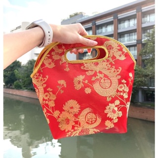 ถุงใส่ส้มสีแดง ทรงกระเป๋าถือ สี่เหลี่ยม สีมงคลจีนพร้อมลายมงคลจีน