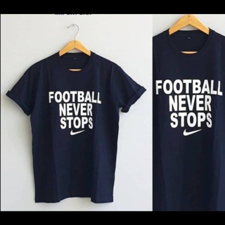 เสื้อยืด ลาย FOOTBAL NEVER STOPS STOP COMBED 30S DISTRO สําหรับผู้ชาย ผู้หญิง