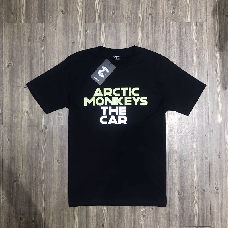 เสื้อยืด-พิมพ์ลายวงดนตรี-arctic-monkeys-the-car