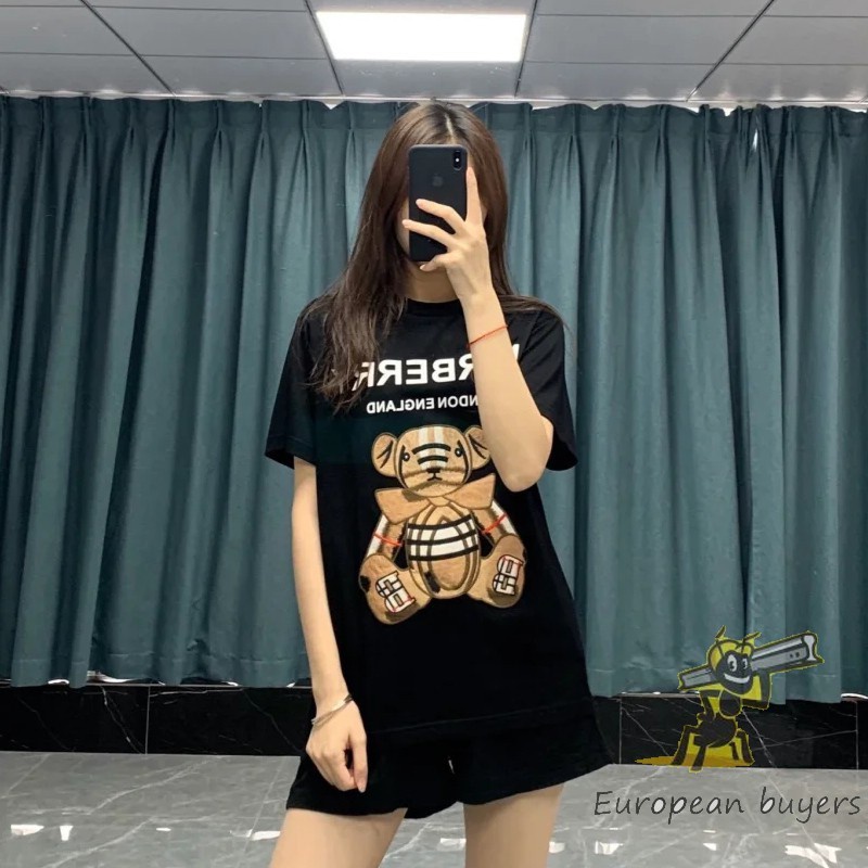 burberry-เสื้อยืดแขนสั้น-พิมพ์ลายหมีเบอร์เบอรี่-แฟชั่นฤดูร้อน-สําหรับผู้ชาย-และผู้หญิง-มีสีดํา-สีขาว-01