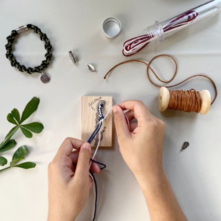 กล่องถักเชือกข้อมือ DIY (Rope bracelet making) เลือกสีเชือกและจี้ห้อยได้