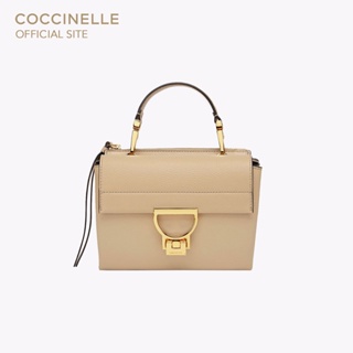 COCCINELLE กระเป๋าสะพายผู้หญิง รุ่น ARLETTIS MINI CROSSBODY BAG 55B701 สี TOASTED