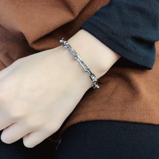 TORY BURCH สร้อยข้อมือ กําไลข้อมือ ไทเทเนียม ลําลอง ลายโลโก้ตัวอักษร TB แบบกลวง ละเอียดอ่อน