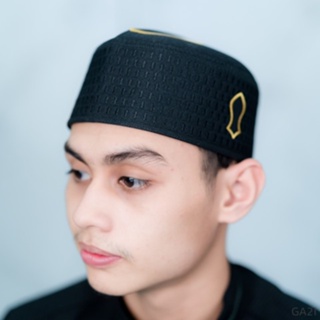 หมวกมุสลิมชายหรือหมวกอิสลามกะปิเยาะห์ ลายปักสีทองสั่งผลิตพิเศษ ทรงสวย ไว้สำหรับบังละหมาดหรือรับแขก วาริสมุสลิม
