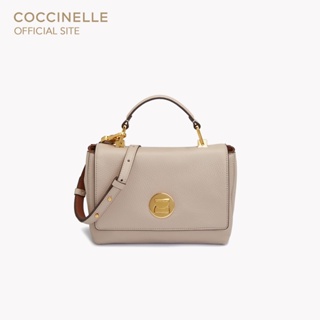 COCCINELLE กระเป๋าถือผู้หญิง รุ่น LIYA MINI HANDBAG 584001 สี POWD.PINK/BRULE