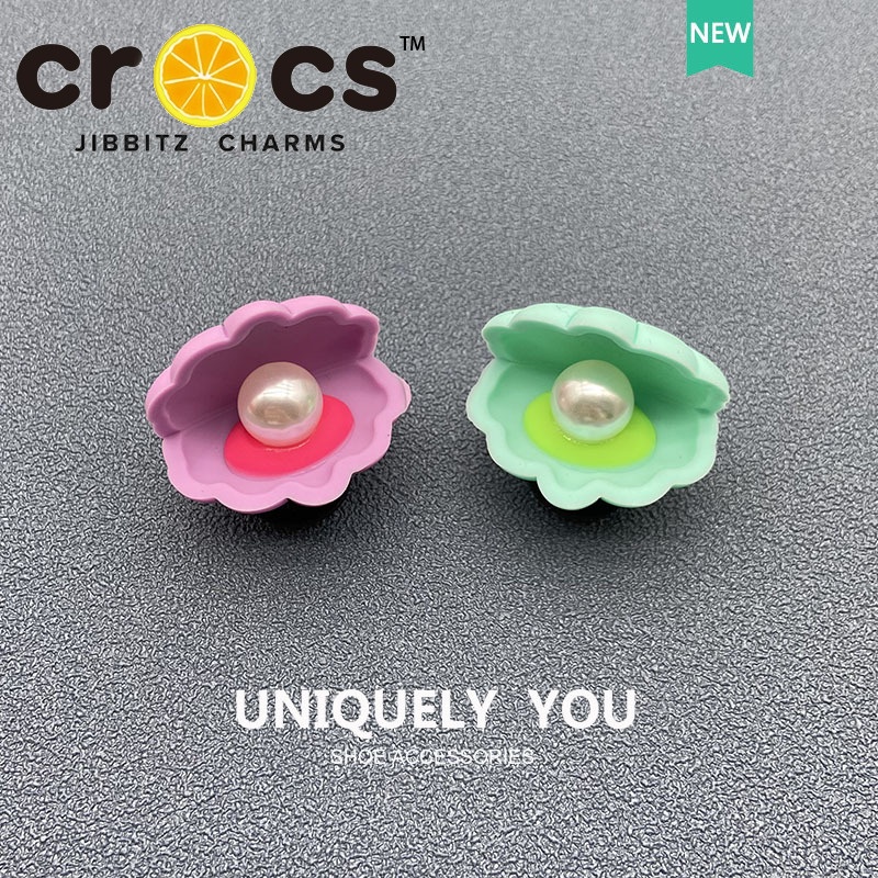 ภาพหน้าปกสินค้าjibbitz crocs ของแทั แท้ กระดุมไข่มุก รูปดอกไม้ 3D สามมิติ สําหรับตกแต่งรองเท้า