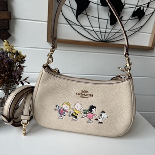 💚แท้💯 พร้อมส่ง💚Coach CE861  X Peanuts Teri Shoulder Bag With Snoopy And Friends Motif