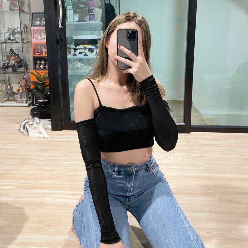 carichta-winky-crop-glitter-เสื้อครอป-ปาดไหล่แขนยาว-เสื้อวิ้งๆ-เสื้อกลิตเตอร์-สายเดี่ยว
