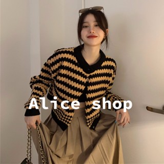 Alice เสื้อกันหนาวคอกลม เสื้อคาร์ดิแกนแขนยาว ลาย A21K03S