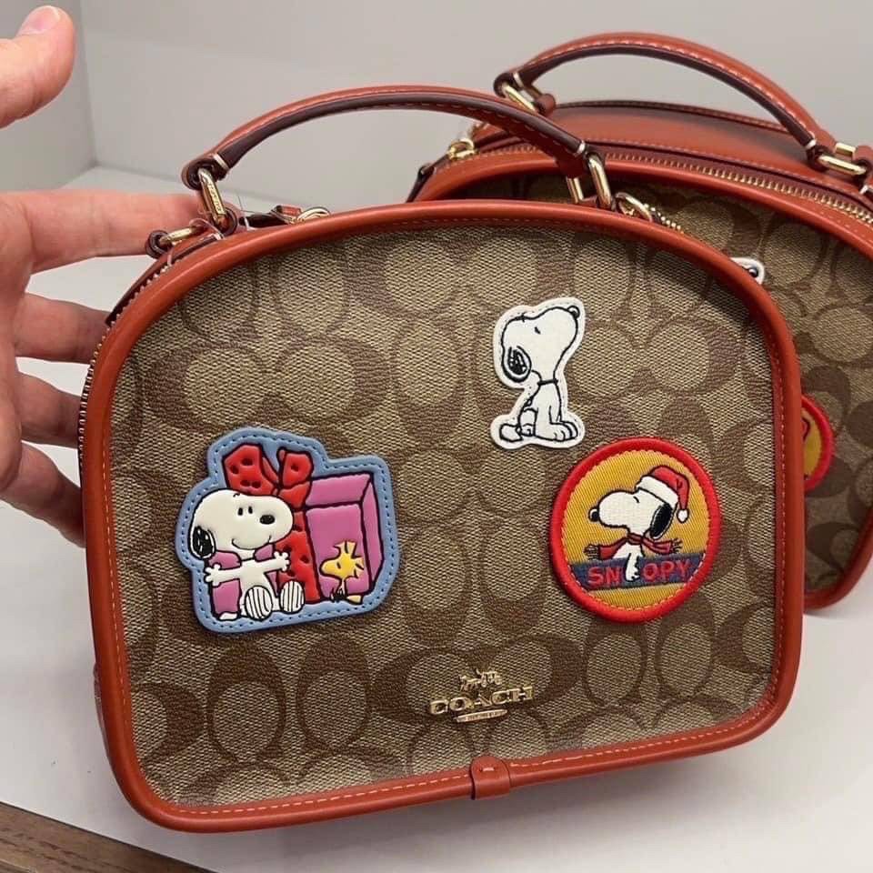 แท้-from-factory-ไม่มีป้ายสีขาว-x-peanuts-lunch-pail-in-signature-canvas-with-patches-ce847