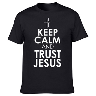 เสื้อยืดผ้าฝ้ายพรีเมี่ยม ใหม่ เสื้อยืด ผ้าฝ้าย พิมพ์ลาย Keep Calm And Trust Jesus กราฟฟิคคริสเตียน แฟชั่นฮาราจูกุ สําหรั