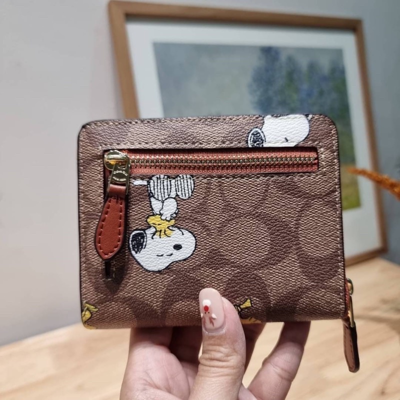 coach-ce704-coach-peanuts-small-zip-around-wallet-in-signature-canvas-with-snoopy-woodstock-print