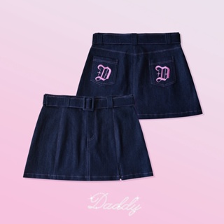 DADDY | Bossy Mini Skirt กระโปรงสั้นยีนส์ ปักตัว D ด้านหลัง