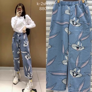 Kabok Jeans pant🐁กางเกงขายาวทรงขากระบอก ผ้ายีนส์ฟอกงานสกรีนลายก็ฟอก ลายน้องน่ารัก กระเป๋หน้ากระเป๋าหลังใช้งานได้จริงนะคะ