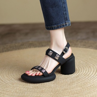 🍑รองเท้าผู้หญิง ความเรียบง่าย รองเท้าส้นสูงผู้หญิง ส้นสูง รัดข้อเท้า รองเท้าแฟชั่นผญ สไตล์เกาหลี 2 นิ้ว ส้นหนา ใส่สบาย