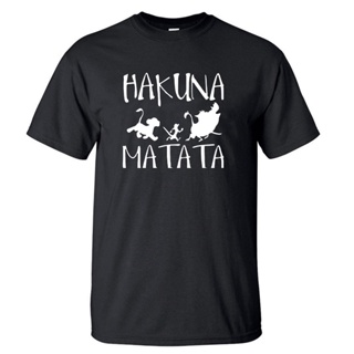 เสื้อยืดผ้าฝ้ายพิมพ์ลายคลาสสิก เสื้อยืดแขนสั้นลําลอง ผ้าฝ้าย พิมพ์ลายการ์ตูน Hakuna Matata The Lion King สีดํา แฟชั_05