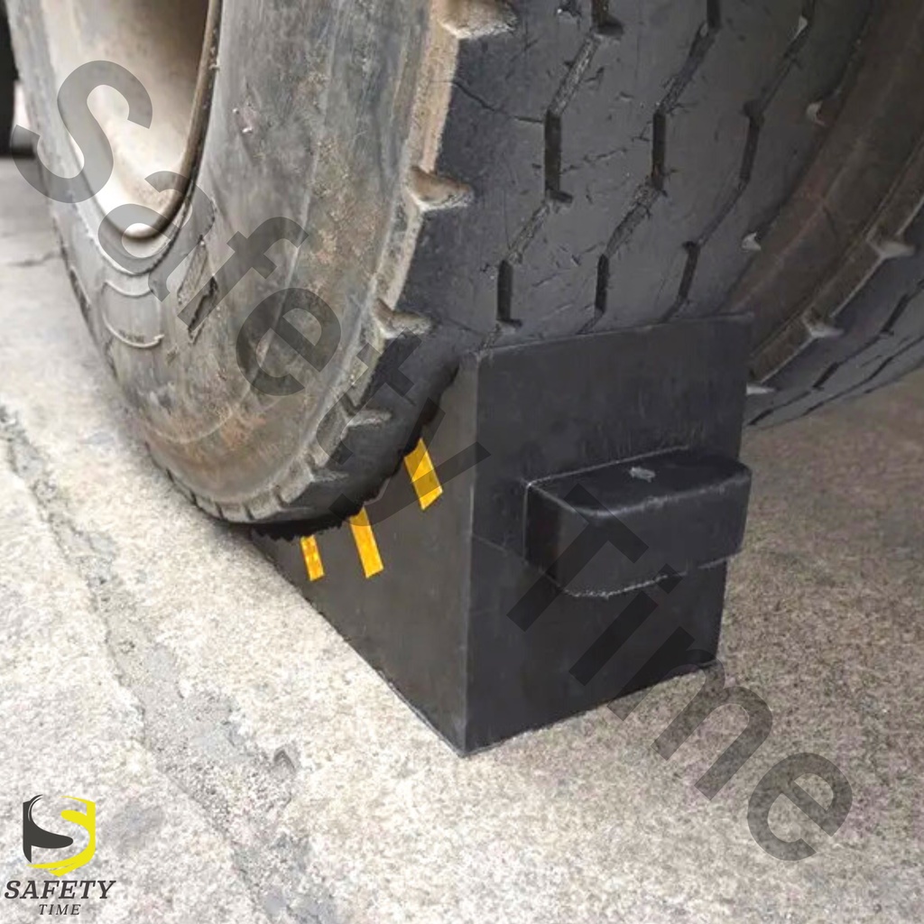 ที่รองล้อรถ-แบบยาง-หมอนรองล้อรถ-wheel-chock-block-ยางหนุนล้อ-ยางห้ามล้อ-ที่กั้นล้อรถ-ยางกั้นล้อรถ-หมอนหนุนล้อรถ