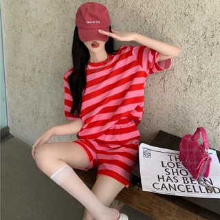 Tens❤สุทธิสีแดงทอดชุดถนนฤดูร้อนใหม่เสื้อยืดลายทางกางเกงขาสั้นขากว้างชุดฤดูร้อนสองชิ้นของผู้หญิง