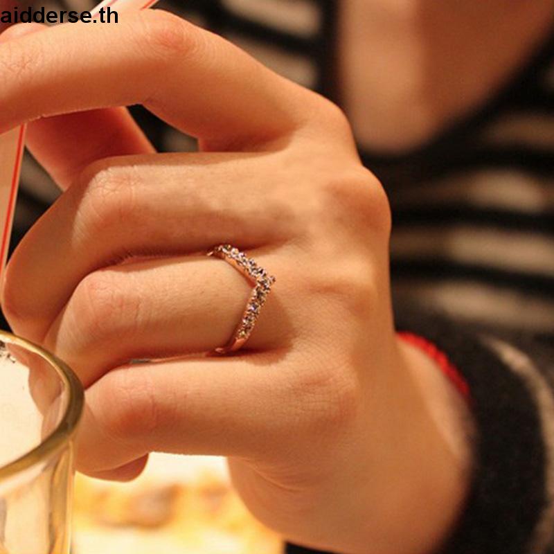 แหวนเพชรเกาหลีรูปตัววีดีไซน์ผู้ชายและผู้หญิงสีทองสีเงินคู่ของขวัญ