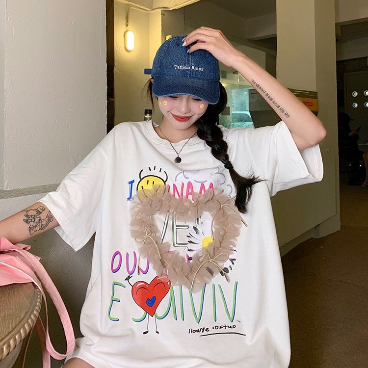 ฤดูร้อนขนาดบวกการออกแบบใหม่ความรู้สึกด้านบนความรักตาข่ายพิมพ์เสื้อยืดแขนสั้นหลวม