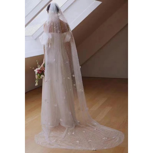 ชุดแต่งงานเรียบง่ายผ้าซาตินแฟชั่นหรูหราเจ้าสาวริมทะเลสนามหญ้างานแต่งงานชุดฮันนีมูนสีขาว