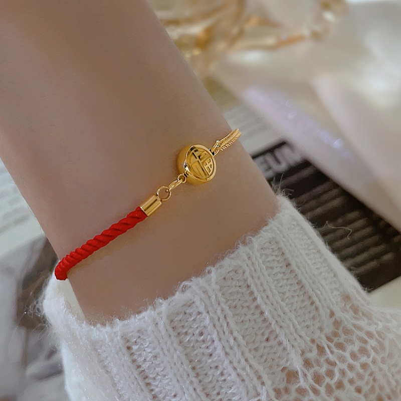 สร้อยข้อมือ-ไทเทเนียม-จี้ทอง-18k-สีแดงนําโชค-สําหรับผู้หญิง