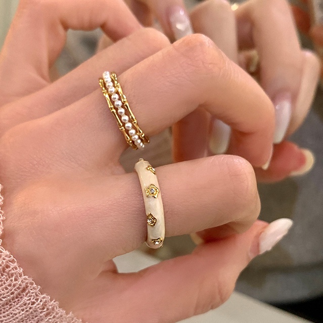 hong-kong-style-minority-design-high-grade-enamel-glazed-white-pearl-ring-womens-new-fashion-open-index-ring-2023
