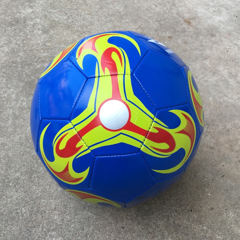 ภาพสินค้าลูกฟุตบอล ลูกบอล มาตรฐานเบอร์ 5 Soccer Ball มาตรฐาน หนัง PU นิ่ม มันวาว ทำความสะอาดง่าย ฟุตบอล Soccer ball จากร้าน surpriseshopping บน Shopee ภาพที่ 4