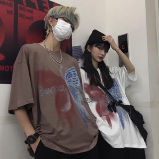 เสื้อยืดแขนสั้นลําลอง พิมพ์ลายกราฟฟิติผีเสื้อ ทรงหลวม ขนาดใหญ่ แฟชั่นฤดูร้อน สไตล์ฮิปฮอป สําหรับผู้ชาย และคู่รัก