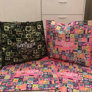 (ใส่โค้ด INCSL33 ลดเพิ่ม 50%) กระเป๋าShopping Bag ของแบรนด์​ดัง​Smiggle