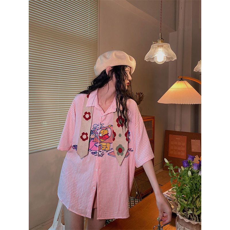 เสื้อเชิ้ตแขนสั้นลายวินนี่เดอะพูห์ลายปักย้อนยุคผู้หญิง-2023-ฤดูร้อนใหม่เสื้อเชิ้ตลายสก๊อต