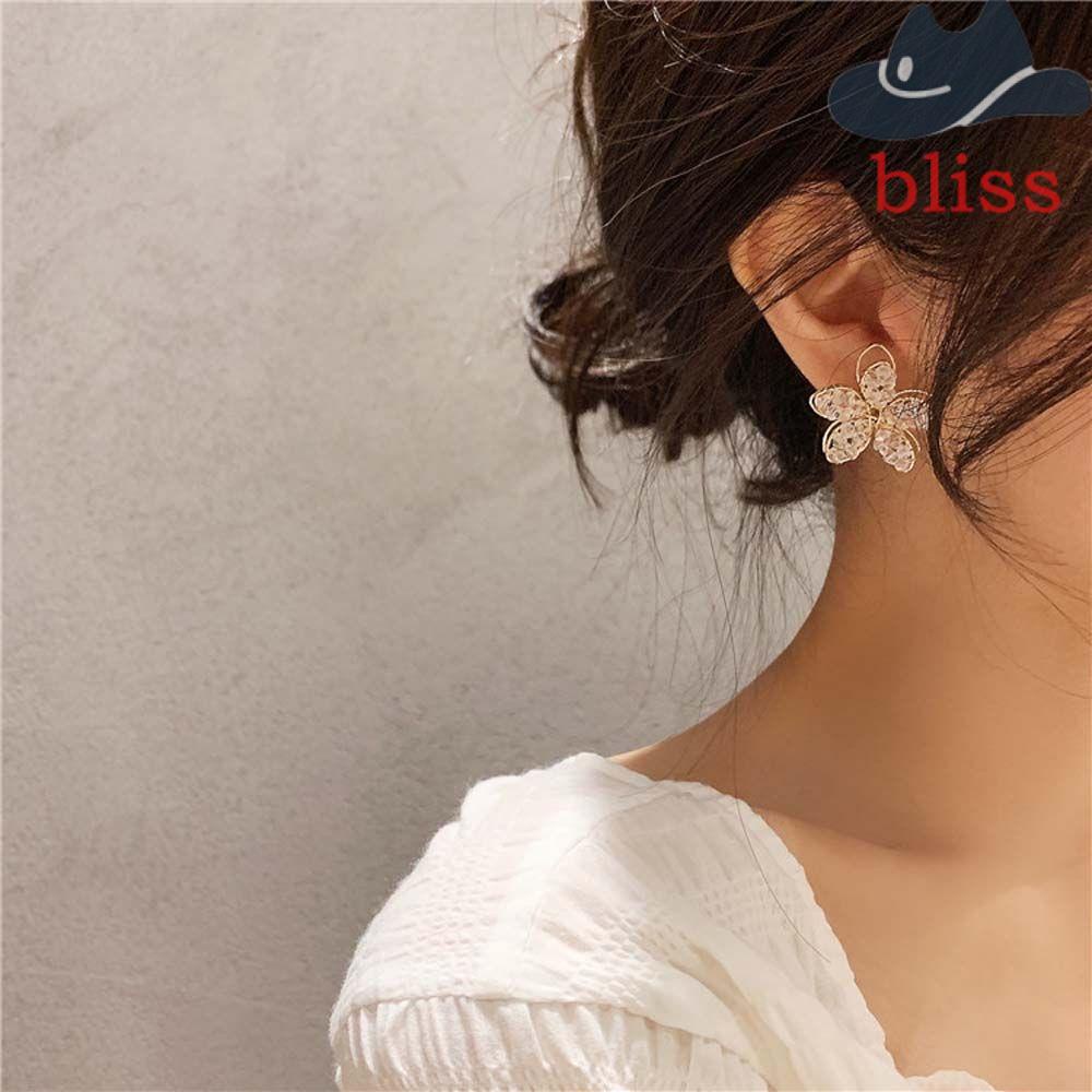 bliss-ต่างหูสตั๊ด-แฟชั่นเกาหลี-อารมณ์-กลีบดอกไม้กลวง-ของขวัญสําหรับผู้หญิง-สาวใหญ่-ดอกไม้-คริสตัล-เครื่องประดับ