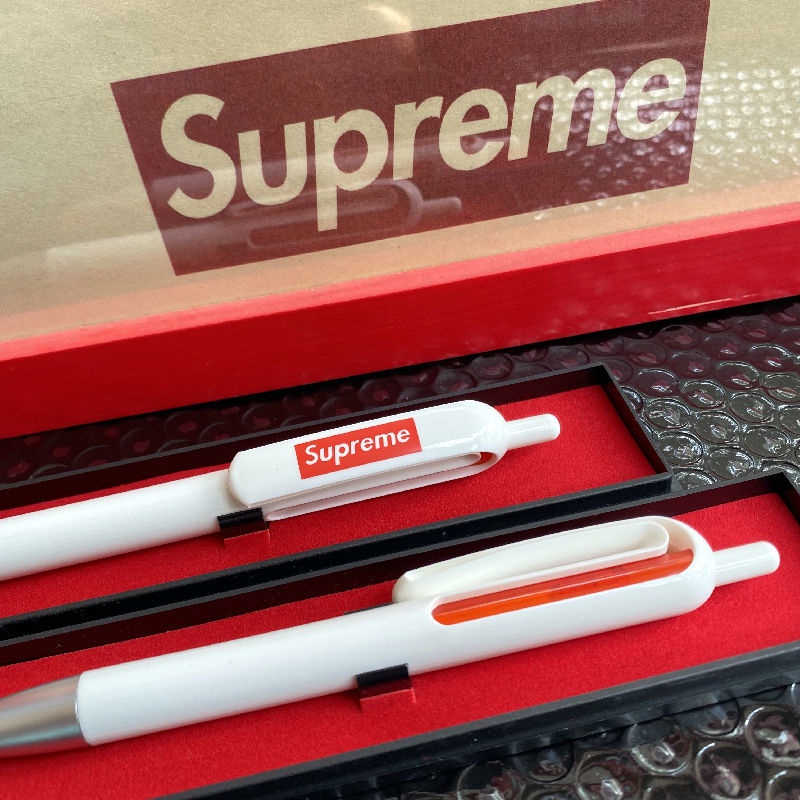 ปากกาลูกลื่น-supreme-สีดํา-แกนกลาง-สตรีทแวลูค่า-tik-tok-influencer-สไตล์เดียวกัน-เครื่องเขียน-จัดส่งฟรี