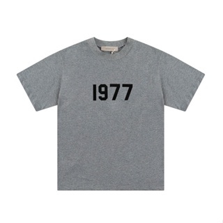 ✨✨ พร้อมส่ง ✨✨ เสื้อยืดคอกลม แขนสั้น พิมพ์ลาย High Street FOG double thread ESSENTIALS flocked 1977 ทรงหลวม สําหรับคู่รัก