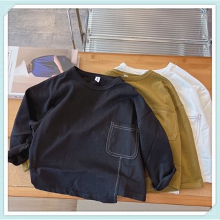 เสื้อยืดแขนยาวเด็กชาย  ฤดูใบไม้ผลิ 2023 ใหม่ เด็กผู้ชาย แฟชั่นสไตล์เกาหลี สีทึบ ท่อนล่างไม่สม่ำเสมอ ท็อปส์ซู  เทรนด์หล่อ