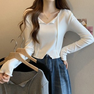 เสื้อยืดแขนยาว แบบบาง ทรงไม่สม่ําเสมอ สไตล์วิทยาลัย สําหรับผู้หญิง