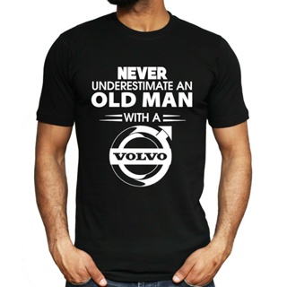 เสื้อยืดQiuy5 {พร้อมส่ง เสื้อยืดแขนสั้นลําลอง ผ้าฝ้าย 100% พิมพ์ลาย Volvo Never Underestimate Old Car Truck Lorry Driver