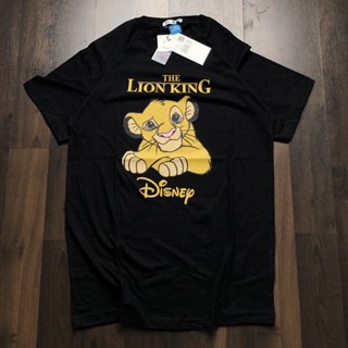 แขนสั้นcrew neckStoreglori - ZARA เสื้อยืด - The Lion King Black Fulltag + Label - เสื้อยืด ZARA ของแท้S-XXXXL_05