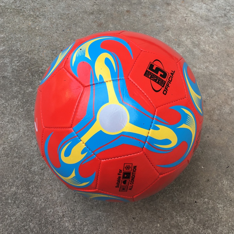 ภาพสินค้าลูกฟุตบอล ลูกบอล มาตรฐานเบอร์ 5 Soccer Ball มาตรฐาน หนัง PU นิ่ม มันวาว ทำความสะอาดง่าย ฟุตบอล Soccer ball จากร้าน surpriseshopping บน Shopee ภาพที่ 5