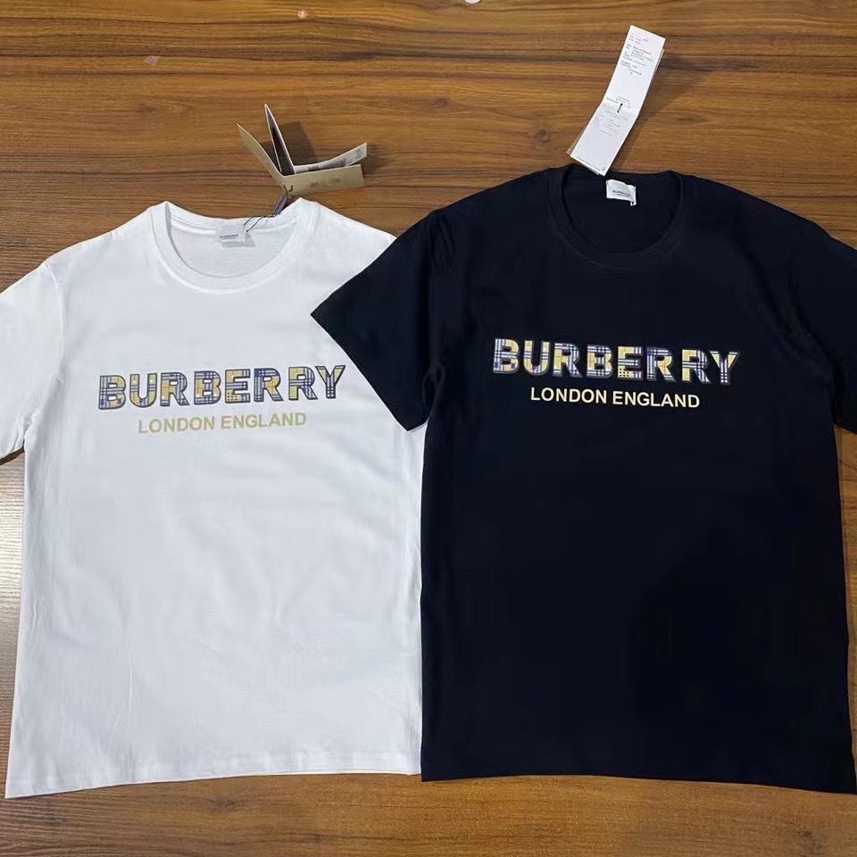 2023burberry-burberry-lt-tag-collar-label-gt-เสื้อยืดแขนสั้น-คอกลม-ผ้าฝ้ายแท้-ทรงหลวม-สไตล์คลาสสิก-สําหรับผู้ชาย-และผู้หญิ