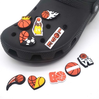 【ซีรีส์บาสเก็ตบอลใหม่】ใหม่ Kobe Graffiti Series Shoe Charms for Cros Clogs DIY Decoration Jibtz Shoe Flower Shoe Decoration Accessories ขายส่ง