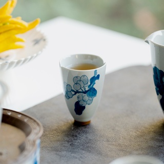 Guqing Loquat ถ้วยชาเซรามิก เพ้นท์มือ สองกลีบ กลิ่นชาจีน สําหรับครัวเรือน