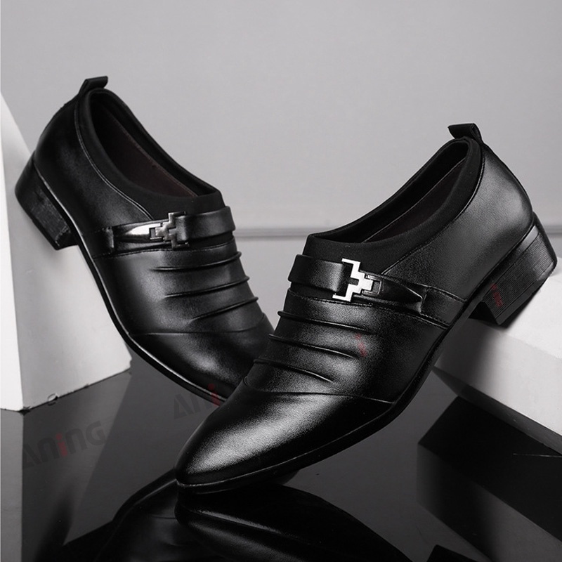 ภาพสินค้ารองเท้าหนังผู้ชายสีดำแฟชั่นแหลมนิ้วเท้าชุดรองเท้า จากร้าน aodzazeed บน Shopee ภาพที่ 2