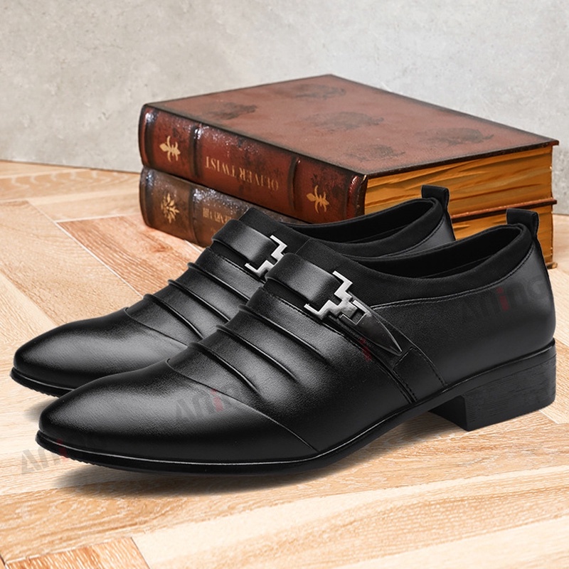 ภาพสินค้ารองเท้าหนังผู้ชายสีดำแฟชั่นแหลมนิ้วเท้าชุดรองเท้า จากร้าน aodzazeed บน Shopee ภาพที่ 5